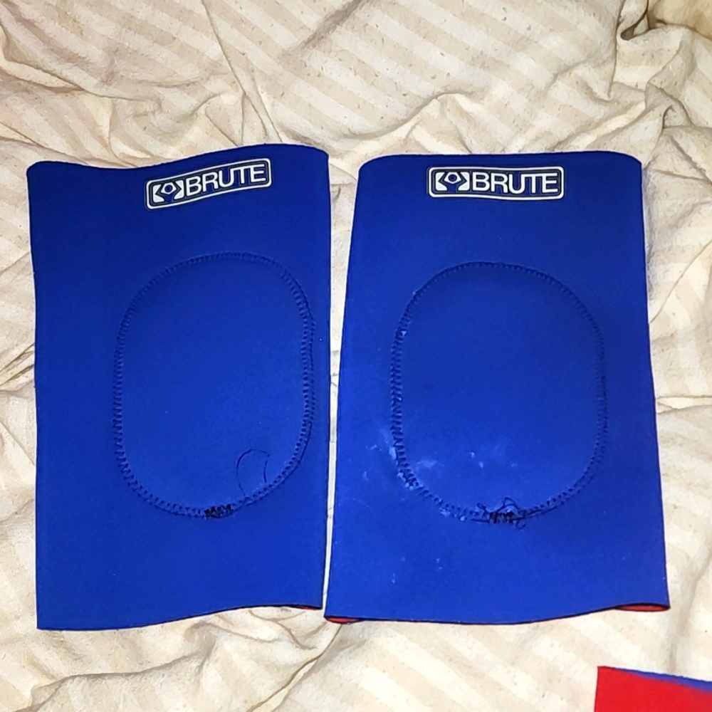 Adult Brute reversible kneepads